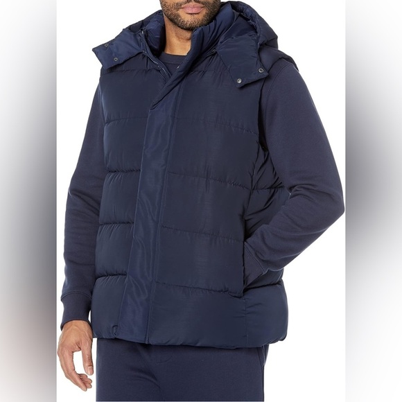 NWT- Men's Relaxed Fit Water Repellent Recycled Polyester Hooded Puffer Vest - Picture 5 of 7